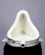 'Fontaine' readymade fra 1917 af den fransk-amerikanske kunstner Marcel Duchamp (1887-1968). Værket anskues i dag til at være det vigtigste moderne kunstværk. 