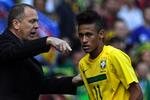 chelseaspiller? Neymar (til højre) kaldes for Sydamerikas største talent. Vil det lykkes for Chelsea at hente den unge herre til klubben? 