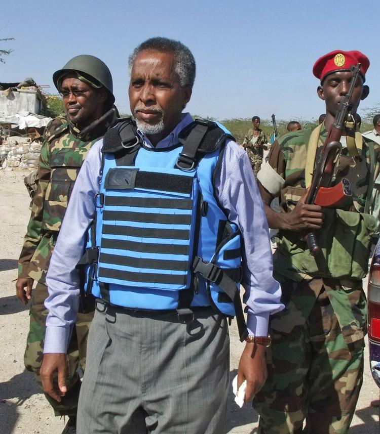 Attentat. Somalias indenrigsminister, Abdishakur Sheikh Hassan, er død af sine kvæstelser efter et selvmordsbombeattentat i hovedstaden Mogadishu. 