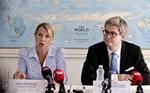 Forklaring. Udenrigsminister Lene Espersen og integrationsminister Søren Pind holdt i går pressemøde for internationale medier for at forklare regeringens planer for grænsen. 