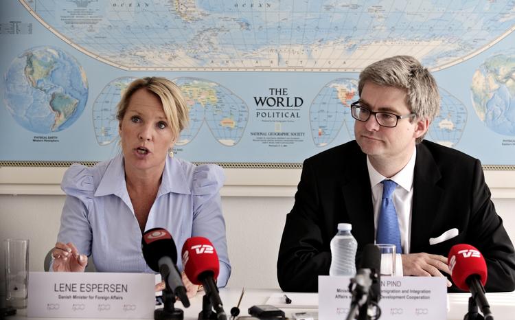 Forklaring. Udenrigsminister Lene Espersen og integrationsminister Søren Pind holdt i går pressemøde for internationale medier for at forklare regeringens planer for grænsen. 