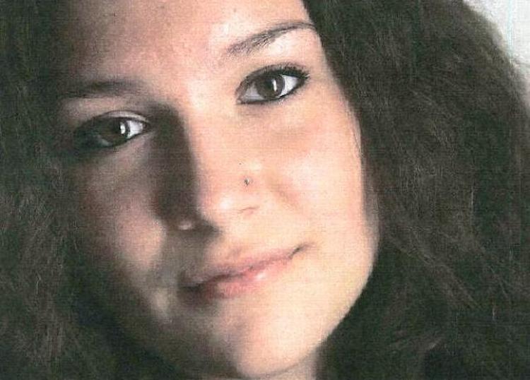 PIERCING. Den syner ikke af meget, Ariana Iaconos næsepiercing. Men den har vakt meget postyr. Og nu har en domstol givet hende ret til at gå med den i skolen. Billedet er bevisdokument D fra det sagsdokumenter, ACLU sendte til den føderale domstol i North Carolina. 