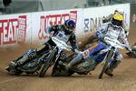Nedtur. Nicki Pedersen måtte to gange i slaggeren, før han strøg ud af grandprixet i Parken efter semifinalen. 