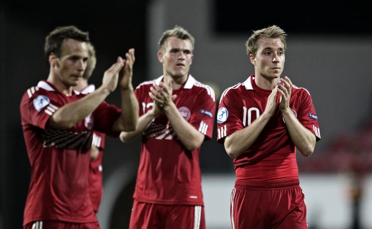 Nedtur. Christian Eriksen (th.) var en af Danmarks bedste, da U21-landsholdet åbnede EM med et snævert nederlag til Schweiz. 