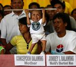 Guinness' rekordbog kårede i dag Juney Balawing som verdens mindste mand. Han måler 60 centimeter. 