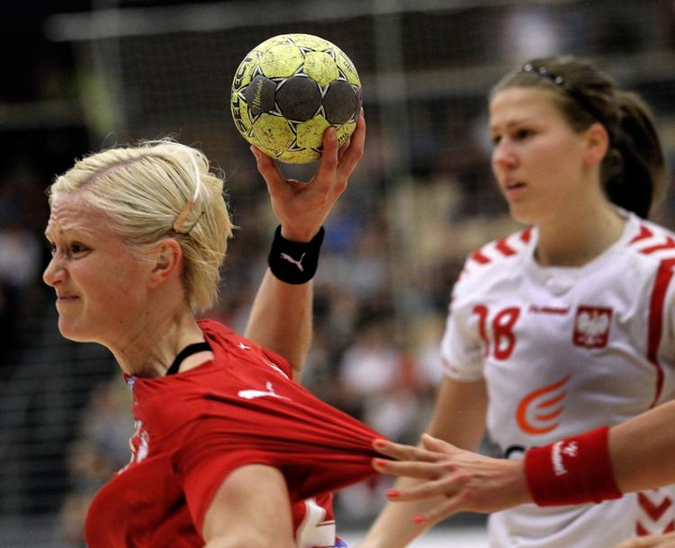 Angreb. Rikke Skov kæmper sig igennem det polske forsvar. 