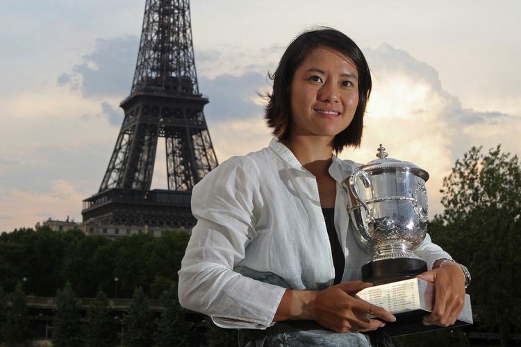 triumfen. Som den første asiat nogen sinde vandt kineseren Li Na en grandslamtitel med sejren i French Open. 