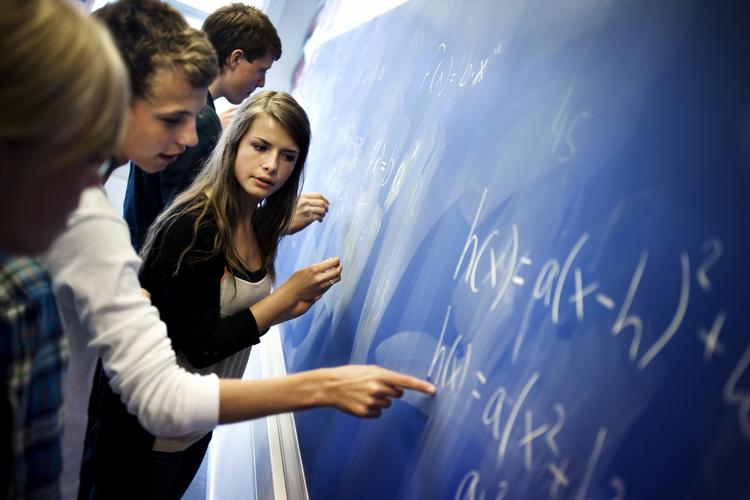 Udvalgte. Kun de bedste af de bedste elever i matematik fra Køge Private Realskole fik lov til at prøve kræfter med eksamen for 2. g i gymnasiet, og de klarede alle prøven. 