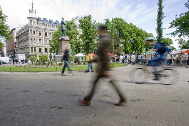 Vinderby. Helsinki er et trafikalt knudepunkt, seks timers flytur fra Delhi, autentisk finsk og så er der gode grønne områder at spadsere i som Esplanadeparken her. Samlet set kvalificerer det til titlen 'Most liveable City in the World', mener Monocle. 