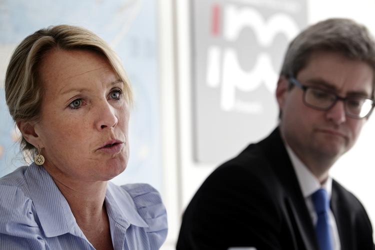 Skadebegrænsning. Udenrigsminister Lene Espersen (K) indleder onsdag sin rundrejse hos den tyske udenrigsminister Guido Westerwelle i Berlin. Herefter drager hun til Sverige for at mødes med Carl Bildt og til sidst skal Lene Espersen møde Polens udenrigsminister, Radoslav Sikorski. På dagsordenen for møderne er den øget grænsekontrol i Danmark. 