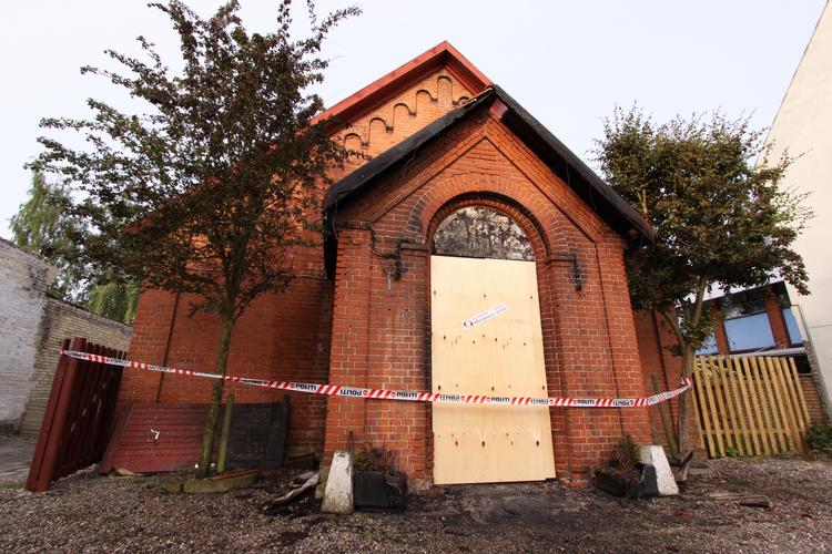 Angrebet. Massageklinikken i Slagelse, som i morges blev forsøgt afbrændt, ligger i en af byens gamle kirker. 