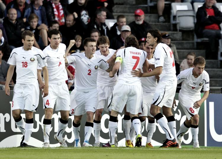 hvishvishvis. Skulle hviderusserne vinde den sidste kamp over Schweiz, kommer mange spekulationer i spil i Danmarks EM-gruppe. 