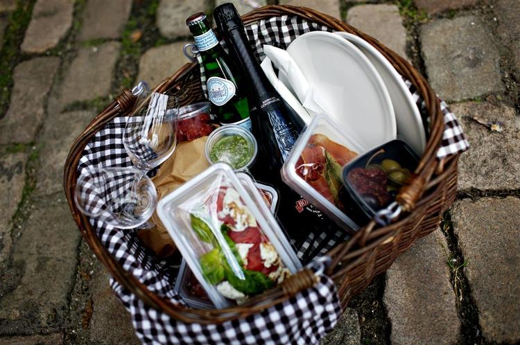 Vinbaren Il Senso pakker kurve med italienske oste, pølser, skinker og vine. Og ligger bekvemt tæt på Kongens Have. 