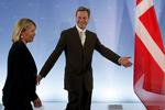 Velkommen. Lene Espersen dirigeres til sin talerstol ved pressemødet med sin tyske kollega, Guido Westerwelle, i Berlin i dag. 