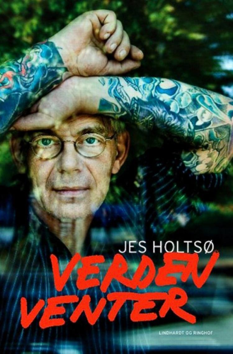 kaos. Jes Holtsø fortæller i 'Verden venter' om et liv i kaos. 