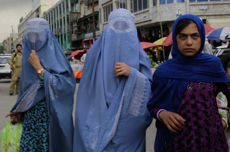 Risiko. Afghaniske kvinder er i stor risiko på grund af krigen og landets traditionelle skikke. 