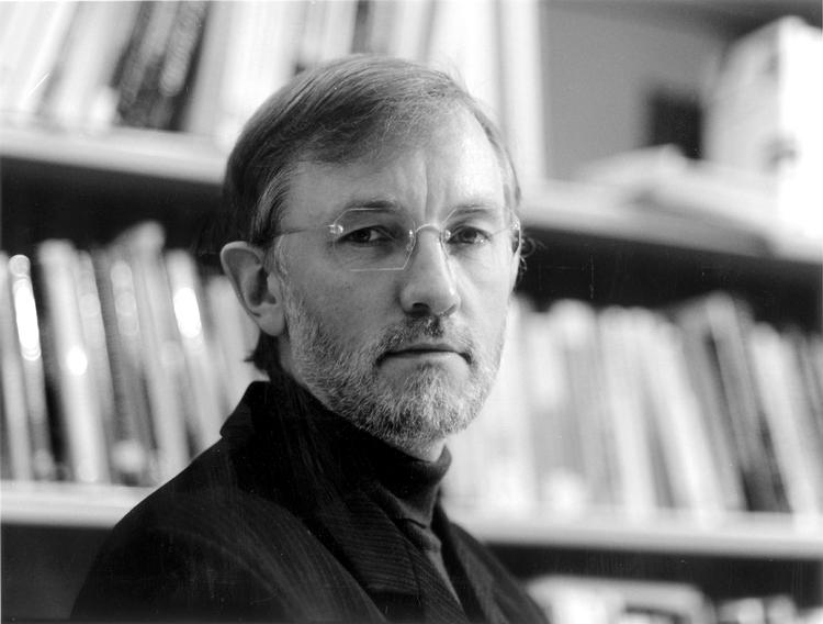 Holdningstilkendegivelse. Eksperter i medierne bør bygge deres udsagn på deres faglighed - og ikke deres personlige holdninger, mener professor Erik Albæk. 