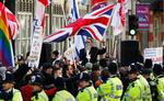 Uro. English Defence League har holdt flere demonstrationer i Storbritannien. Nu risikerer stifteren en fængselsstraf for vold. 