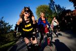 HJULSPIN. Fredagens tema er superhelte, men selv om man er udødelig, anbefaler folkene fra Friday Night Skate, at man bruger hjelm  samt beskyttere på knæ og håndled. Skulle man alligevel komme til skade, er Flying Nurses parat med hurtig førstehjælp. 