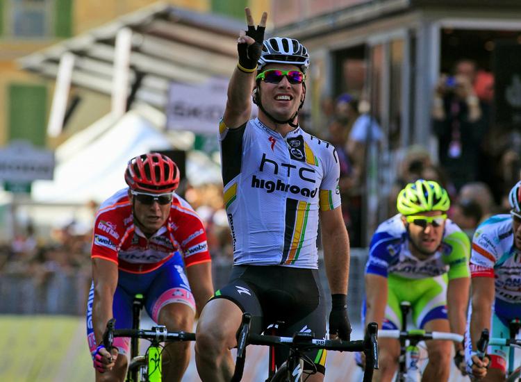 attitude. Mark Cavendish er endnu en gang først over stregen efter en spurt. I dette tilfælde på 12. etape af Giro d'Italia. 