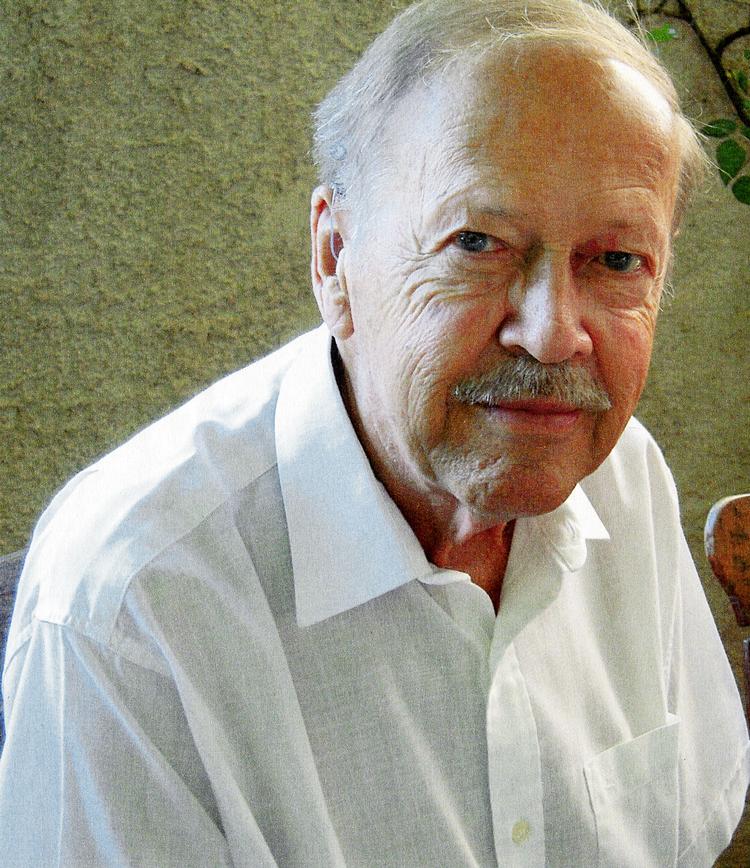 Produktiv. Erik Pouplier har over sin lange karriere udgivet 40 bøger i vidt forskellige genrer. Privatfoto 