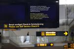 Fejlmelding. »Meddelelse til alle passagerer. På grund af tekniske vanskeligheder med informationssystemet blive annonceret over højttalersystemet«, lyder beskeden på skærmene i Københavns Lufthavn.. 