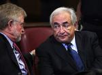Anholdt. Dominique Strauss-Kahn sidder i husarrest i New York, efter at han 14. maj blev anholdt for seksuelt overgreb på en stuepige på et hotel i byen. 