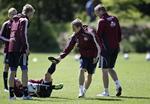 drengerøve. Selv om det er et ungt hold, U21-træner Keld Bordinggaard har med at gøre, så giver han spillerne frie tøjler. 