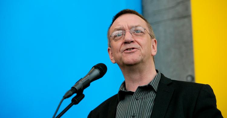veteran. Leif Lønsmann har siden 2008 været musikchef i DR og har tidligere været radiodirektør. 