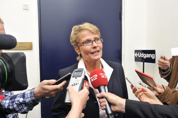 Betalt. Pia Christmas-Møller siger, at hun også fik penge til hjerneskadede som  betaling for at stemme for regeringens 2020-plan. 