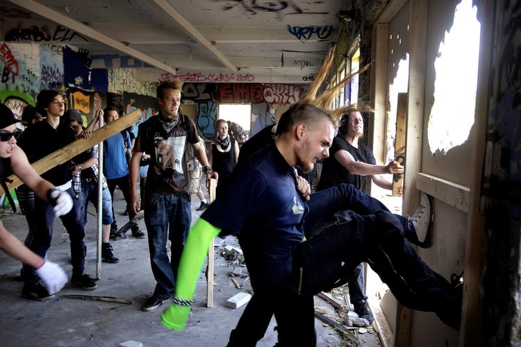 Besættere. Søminen er ejet af byggematadoren Mogens de Linde, der i maj ikke fandt det i orden, at politiet lod unge indtage Søminen. 
