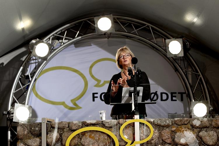 FLYTTEDAG. Folkemødet, der finder sted på Bornho9lm i disse dage, skal næste år rykke videre til en anden landsdel, mener Pia Kjærsgaard. 