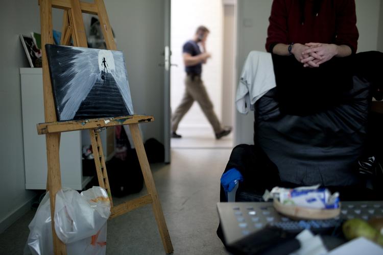 Lindring. »I kunsten kan vi finde nye veje, når de gamle lukker til, og finde os selv på ny i en verden, som forandrer sig«, skriver overlæge Hanne Stubbe Teglbjærg. Især for patienter med psykiske lidelser har dette en stor effekt. 