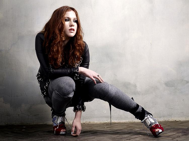 Aflysning. Katherine Brien, aka Katy B, hitter hårdt med sin dansable og bastunge musik. Men de danske fans må undvære livekoncert i aften. 
