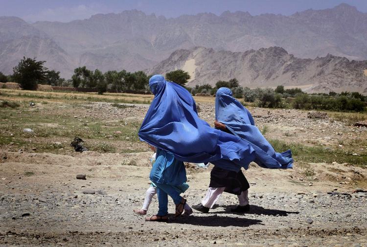 Formummede. Kvinde- og menneskerettighedsforkæmpere frygter for konsekvenserne, hvis Taleban lukkes ind i varmen igen i Afghanistan. 