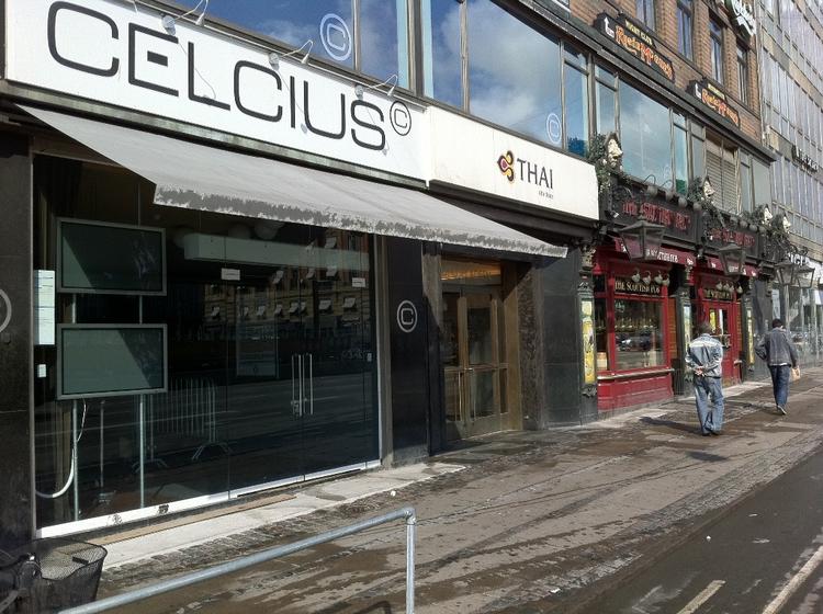 Slagsmål. Det var her på Diskotek Celsius på Rådhuspladsen i København, at en mand i nat døde. 