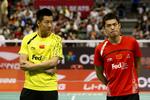 KINESERIER. Da Lin Dan (th.) meldte fra på grund af sygdom blev Chen Jin (tv.) vinder af Singapore Open. 
