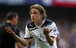 modvillig. Kroaten Luka Modric har været en fornøjelse at følge hos Tottenham. Men nu vil midtbanemanden væk fra klubben - og gerne til lokalrivalerne fra Chelsea. 