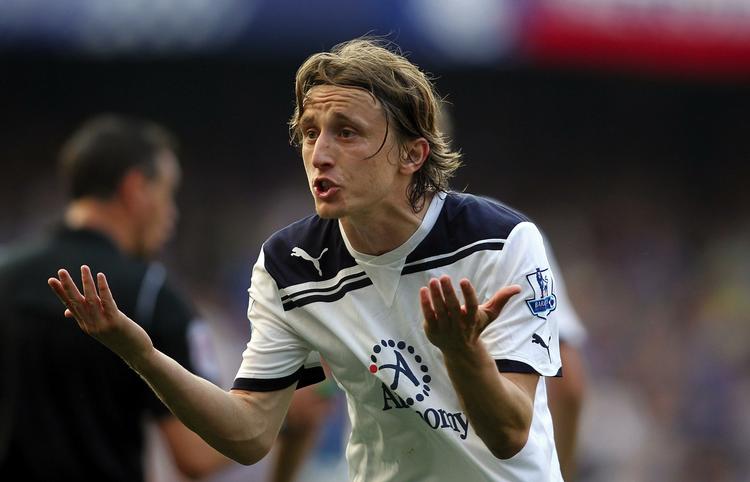 modvillig. Kroaten Luka Modric har været en fornøjelse at følge hos Tottenham. Men nu vil midtbanemanden væk fra klubben - og gerne til lokalrivalerne fra Chelsea. 