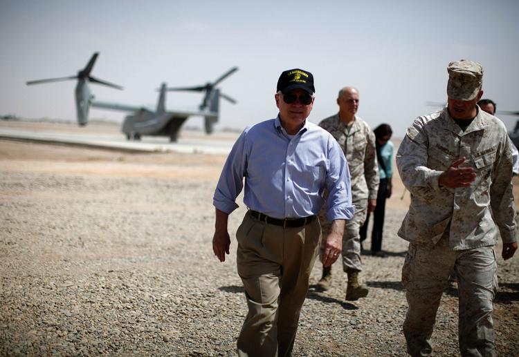 Afgående. Robert Gates på besøg i Afghanistan tidligere på måneden. Han stopper som USA's forsvarsminister ved udgangen af måneden. 