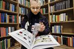 Drengelitteraturpris. »I en verden fyldt med et flimmer af tekst, billeder og informationer er det vigtigt, at også drenge får gode og intense læseoplevelser«, siger kulturministeren i forbindelse med den nye litteraturpris' indstiftelse. 