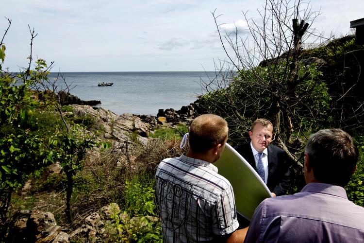 Folkemøde. Hvis nu de sure kritikere havde orket at deltage på Bornholm, ville de have kunnet bidrage konstruktivt til selveste demokratiet. 