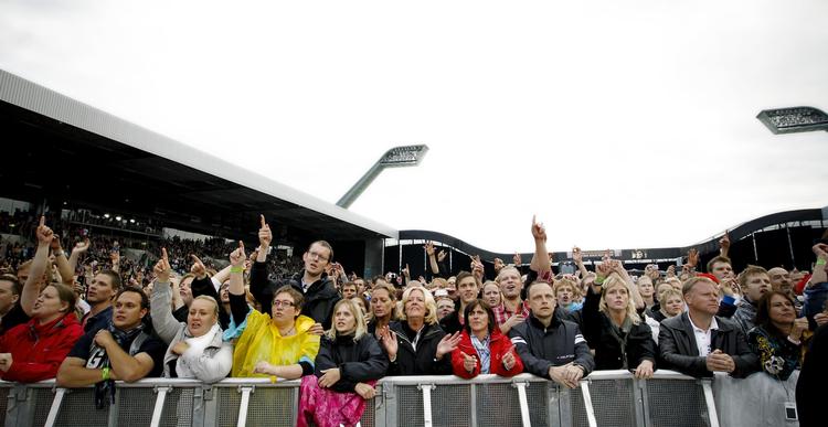 Kopivarer. Fire briter må bøde for at have solgt kopivarer til publikum før koncerten med Bon Jovi i Horsens. 