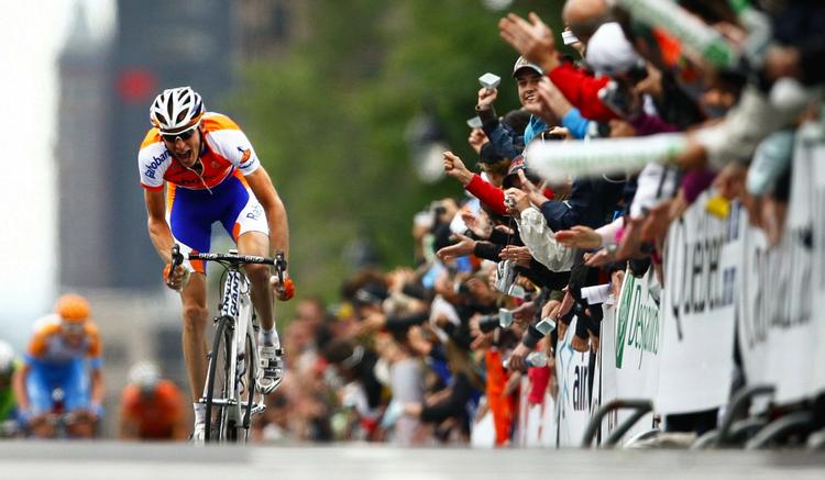 overraskelse. Bjerggeden Robert Gesink slog selveste tempokongen i Oman. 