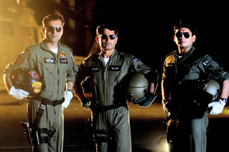 Helte. Serien  viser soldaterne som både bløde mænd og 'Top Gun'-typer. 