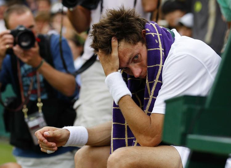 udkørt. Nicolas Mahut fra Frankrig er helt kørt ned under kampen mod John Isner sidste år. Og efter Wimbledon fik franskmanden en længere depression. 