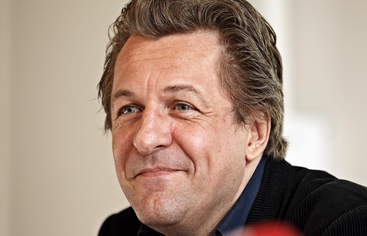 genmæle. »Tøger kan stadig skabe debat og lokke venner og fjender frem af mørket efter sin død«, siger Jakob Kvist, direktør for forlaget People's Press, som udgiver biografien. 