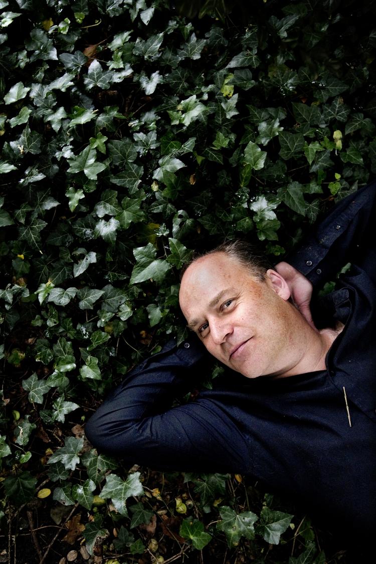 Frihed. »Jeg har en frihed til pludselig at tage to uger til Sahara. Og jeg skal derned igen. Næste gang forhåbentlig fra Marokko og hele vejen tværs over ørkenen. Jeg klager ikke. Virkelig ikke«, siger Morten Søndergaard. 