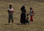Flygtningestrøm. Denne syriske familie er blandt de omkring 10.000, der siden 7. juni er flygtet fra regeringens overgreb i det nordlige Syrien. 