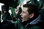 NEJ. Euroen tillader at landene fører en uansvarlig økonomisk politik, og derfor bør Danmark holde sig langt væk fra den fælles mønt, mener Konservativ Ungdom. 